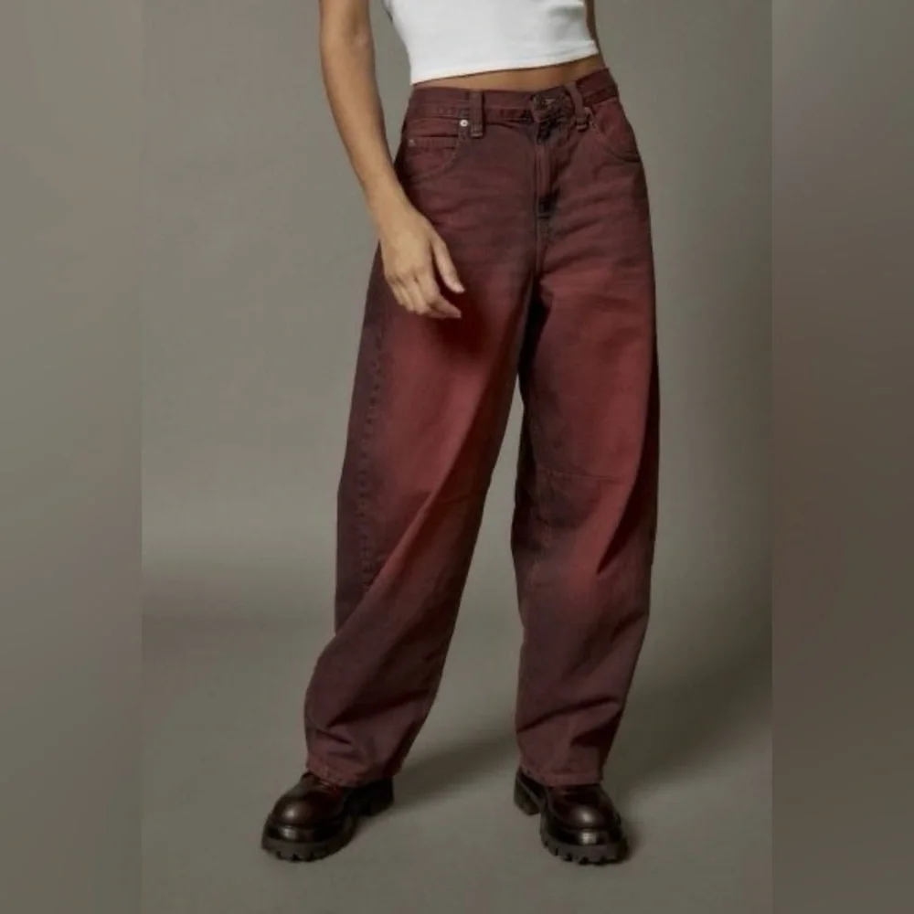 URBAN OUTFITTERS BDG Logan Buckle Essential Baggy Boyfriend Jeans size 26 - Picture 1 of 4